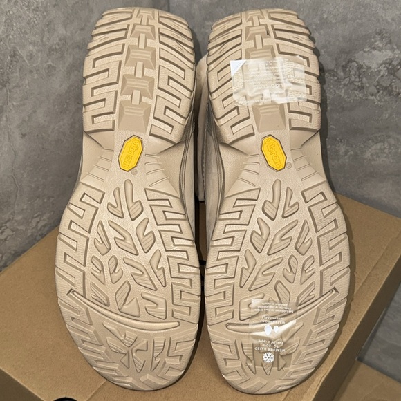 UGG BUTTE LOGO BOOT - Picture 4 of 5